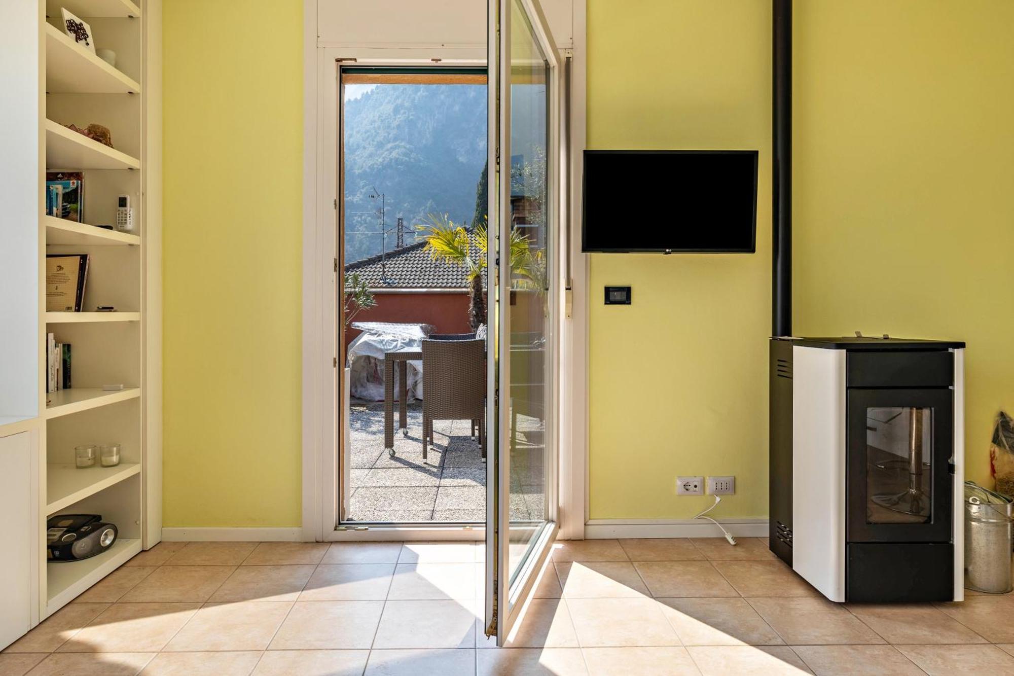 Casa Sara With Swimming Pool Apartamento Riva del Garda Exterior foto