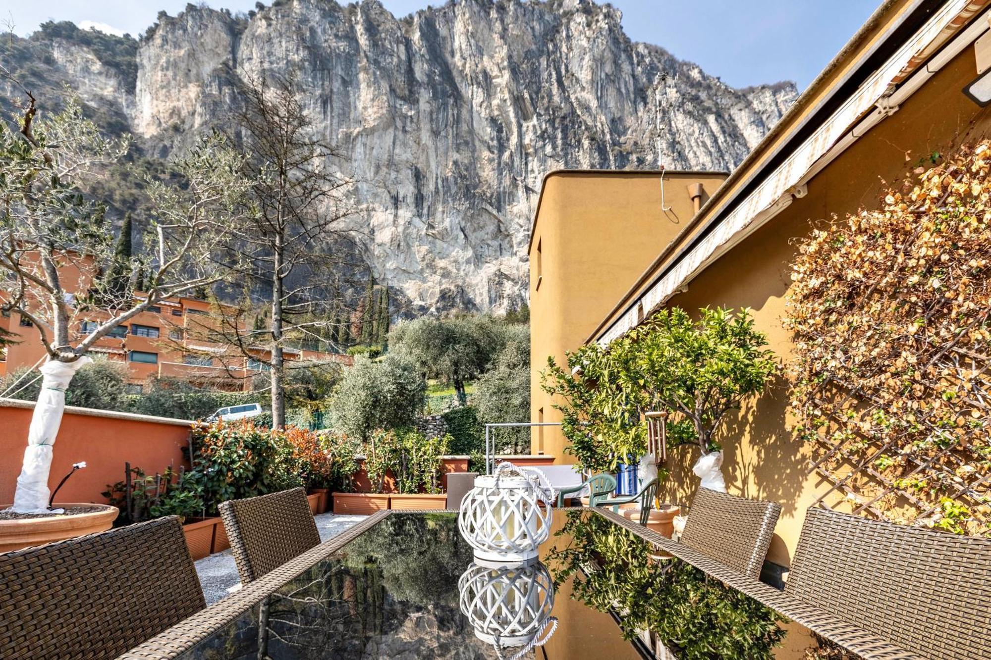 Casa Sara With Swimming Pool Apartamento Riva del Garda Exterior foto