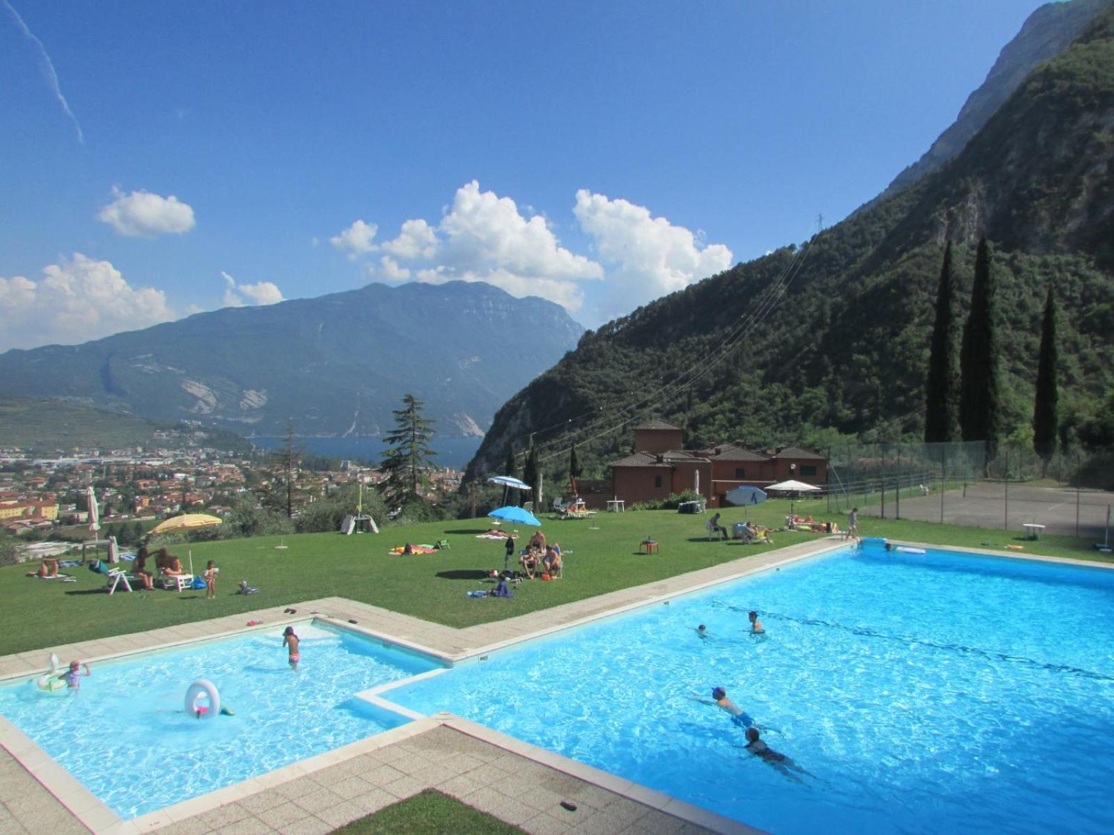 Casa Sara With Swimming Pool Apartamento Riva del Garda Exterior foto